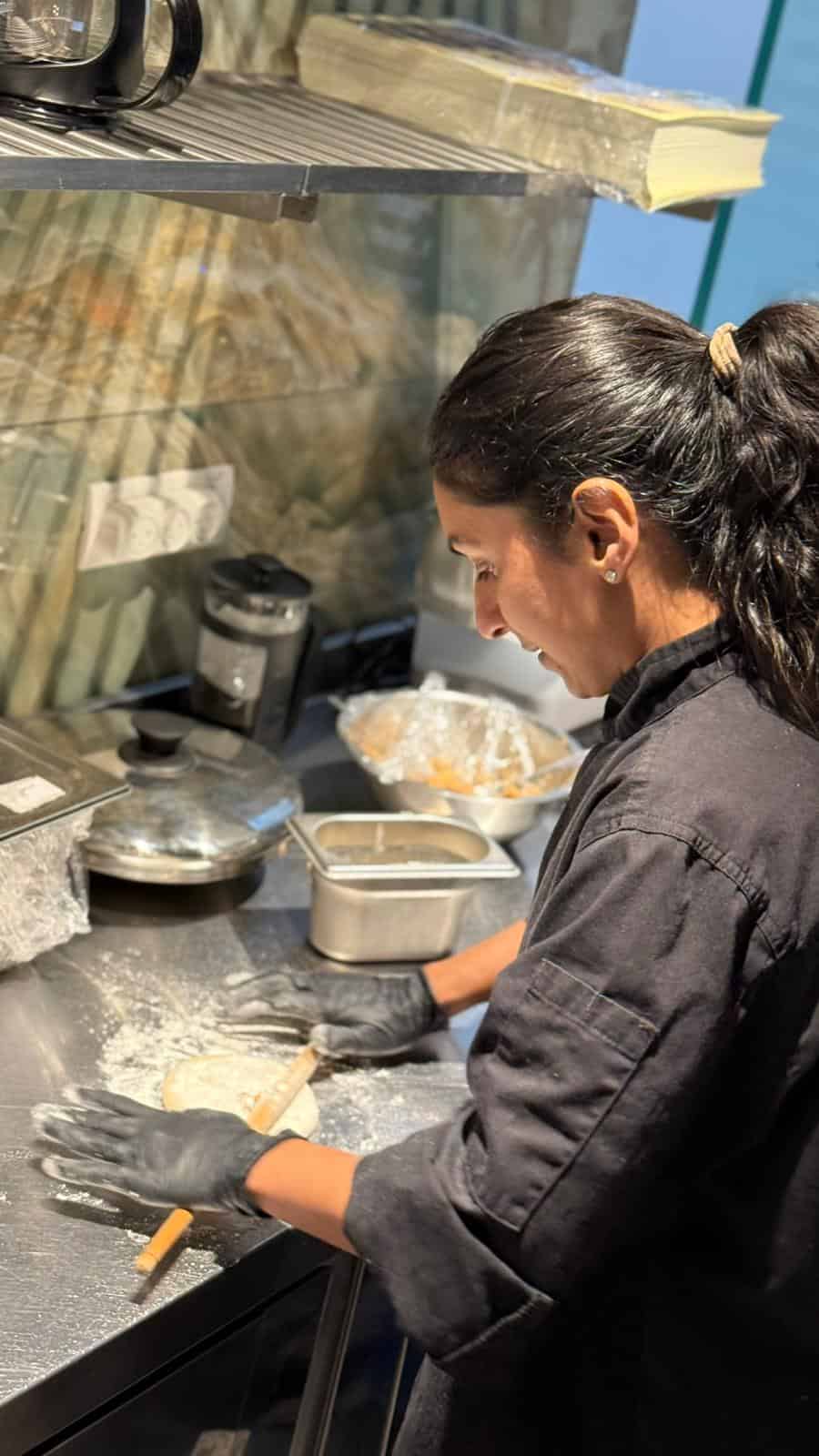 קפה בוליווד בטן מלאה